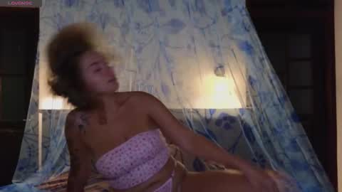 Snapshot of emilyrobbie chatting on 02.14.26 Emily Robbie online show from 02.14.26