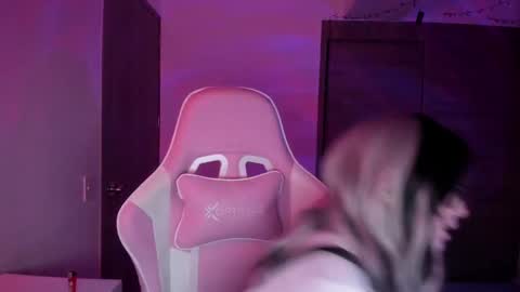 Snapshot of emilyrosss_ chatting on 03.01.25 EMILY online show from 03.01.25