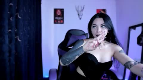 Snapshot of emilyrymer chatting on 11.05.25 Emily Support me to have 100 likes plx online show from 11.05.25