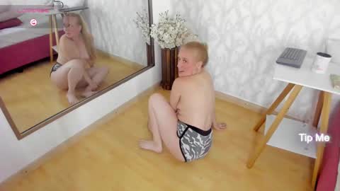 Snapshot of emilysumer chatting on 12.26.24 Summer 3 online show from 12.26.24