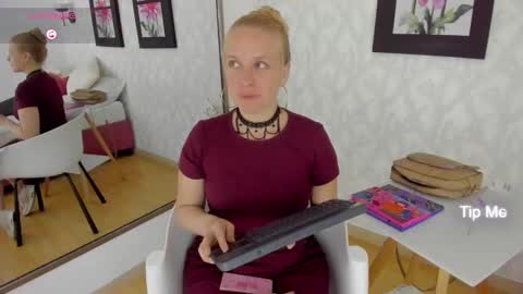 Snapshot of emilysumer chatting on 01.25.25 Summer 3 online show from 01.25.25