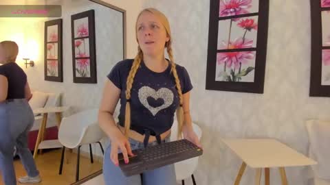 Snapshot of emilysumer chatting on 02.16.25 Summer 3 online show from 02.16.25