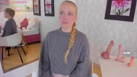 Snapshot of emilysumer chatting on 02.23.25 Summer 3 online show from 02.23.25