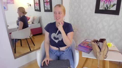 Snapshot of emilysumer chatting on 03.07.25 Summer 3 online show from 03.07.25
