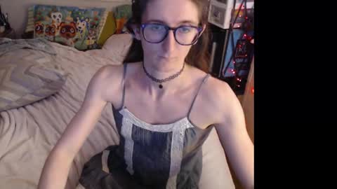 Snapshot of emilytfrench chatting on 11.04.25 Emily online show from 11.04.25