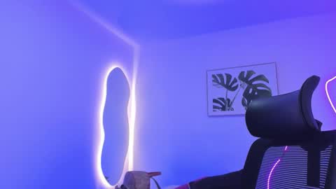 Snapshot of emilywillis8 chatting on 11.14.25 E M I L Y online show from 11.14.25