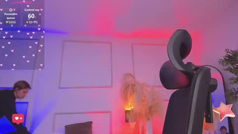 Snapshot of emilywillis8 chatting on 11.24.25 E M I L Y online show from 11.24.25