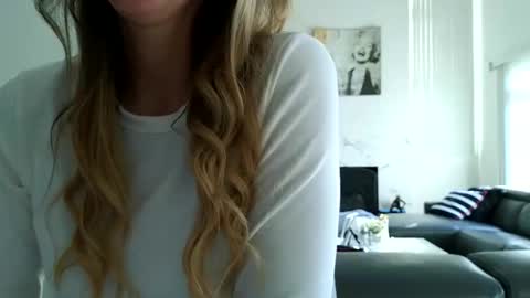 Snapshot of emilyy_miller chatting on 10.16.25 emilly online show from 10.16.25