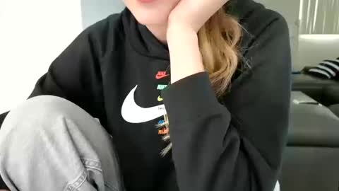 Snapshot of emilyy_miller chatting on 10.19.25 emilly online show from 10.19.25