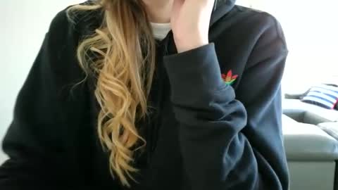 Snapshot of emilyy_miller chatting on 10.30.25 emilly online show from 10.30.25