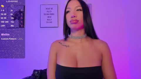 Snapshot of emilyymiller chatting on 11.17.25 Emily online show from 11.17.25