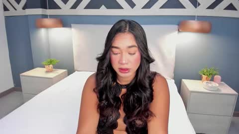 Snapshot of emilyzahar chatting on 11.17.25 Emily online show from 11.17.25