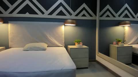 Snapshot of emilyzahar chatting on 11.21.25 Emily online show from 11.21.25