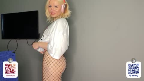 Snapshot of eminent_eva chatting on 01.29.25 Eminent Eva online show from 01.29.25