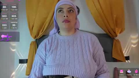 Snapshot of emira199 chatting on 09.16.25 emira199 online show from 09.16.25