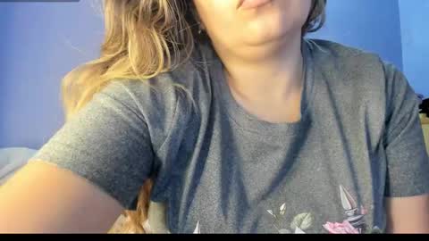 Snapshot of emira199 chatting on 11.02.25 emira199 online show from 11.02.25