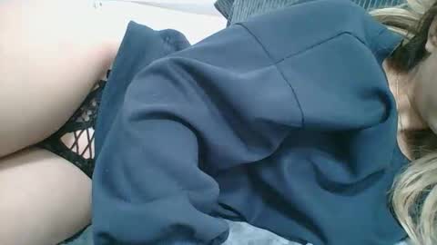 Snapshot of emma_991 chatting on 12.01.25 emma_991 online show from 12.01.25