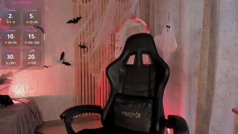 Snapshot of emma_____________ chatting on 10.28.25 online show from 10.28.25