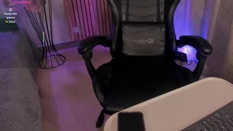 Snapshot of emma_____________ chatting on 11.21.25 online show from 11.21.25