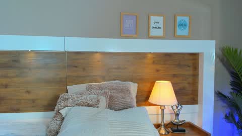 Snapshot of emma_bakker_ chatting on 12.18.24 Emma online show from 12.18.24