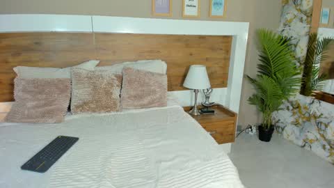 Snapshot of emma_bakker_ chatting on 12.20.24 Emma online show from 12.20.24