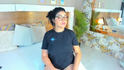 Snapshot of emma_bakker_ chatting on 02.23.25 Emma online show from 02.23.25