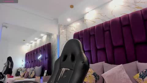 Snapshot of emma_carterr1 chatting on 11.23.25 pau online show from 11.23.25