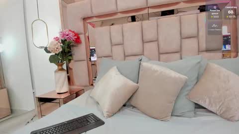 Snapshot of emma_carterr1 chatting on 11.26.25 pau online show from 11.26.25