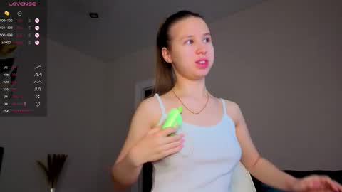 Snapshot of emma_clon chatting on 11.28.25 Emma online show from 11.28.25