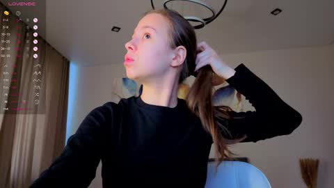 Snapshot of emma_clon chatting on 12.18.25 Emma online show from 12.18.25