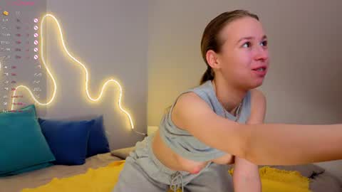 Snapshot of emma_clon chatting on 06.11.26 Emma online show from 06.11.26