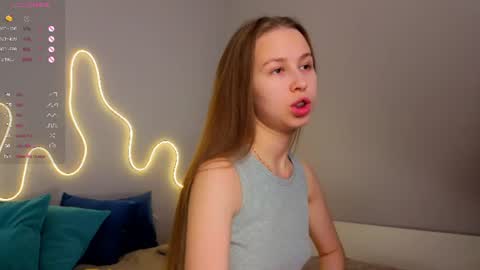 Snapshot of emma_clon chatting on 06.12.26 Emma online show from 06.12.26
