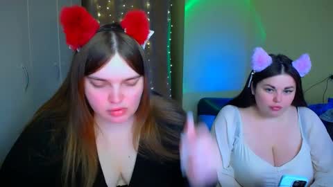 Snapshot of emma_dorn chatting on 11.29.25 Eva online show from 11.29.25