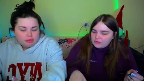 Snapshot of emma_dorn chatting on 12.05.25 Eva online show from 12.05.25