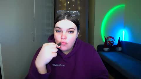 Snapshot of emma_dorn chatting on 12.17.25 Eva online show from 12.17.25