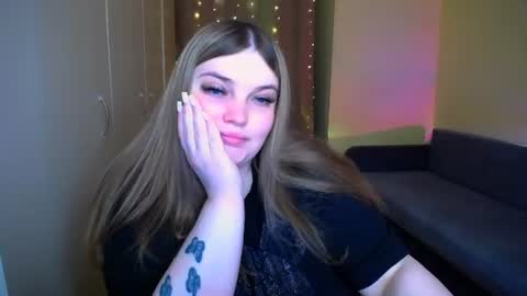 Snapshot of emma_dorn chatting on 06.18.26 Eva online show from 06.18.26