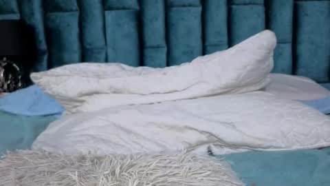 Snapshot of emma_foxi chatting on 12.14.25 Emma online show from 12.14.25