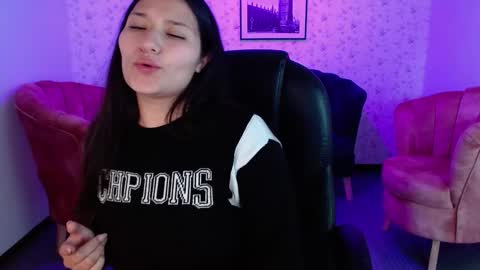 Snapshot of emma_garciaa_ chatting on 03.12.25 emma online show from 03.12.25