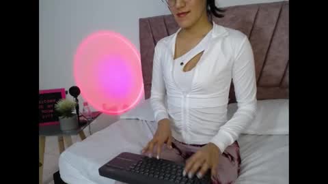 Emma Glow online show from 10.08.25