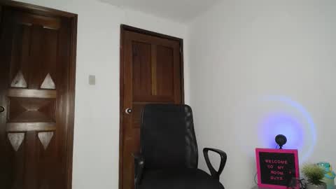 Snapshot of emma_glowof chatting on 11.29.25 Emma Glow online show from 11.29.25