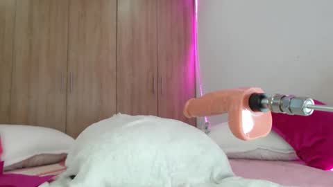 Snapshot of emma_glutton chatting on 11.27.25 Emma Glutton online show from 11.27.25