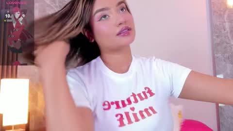 Snapshot of emma_hunter_ chatting on 11.09.25 Emma online show from 11.09.25