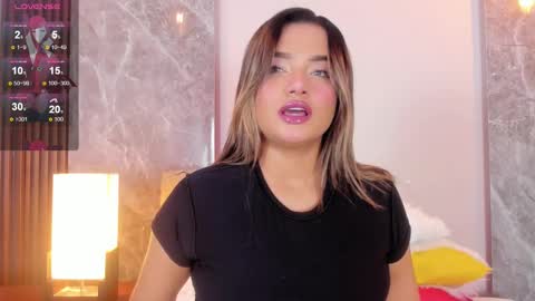 Snapshot of emma_hunter_ chatting on 11.12.25 Emma online show from 11.12.25