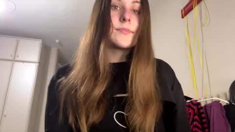 Snapshot of emma_just chatting on 01.07.25 emma_just online show from 01.07.25