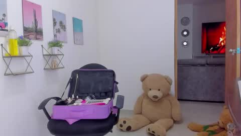 Snapshot of emma_lean chatting on 11.22.25 whises lits online show from 11.22.25