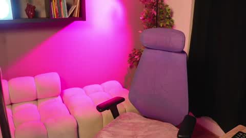 Snapshot of emma_lirys chatting on 06.23.26 Emma online show from 06.23.26