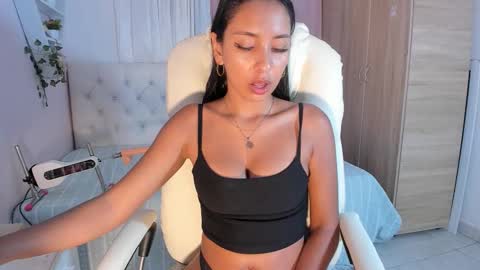 Snapshot of emma_lorense chatting on 10.28.25 Emma online show from 10.28.25