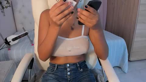 Snapshot of emma_lorense chatting on 10.29.25 Emma online show from 10.29.25