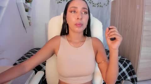 Snapshot of emma_lorense chatting on 11.24.25 Emma online show from 11.24.25