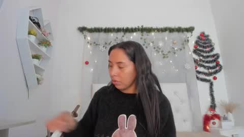 Snapshot of emma_lorense chatting on 12.15.25 Emma online show from 12.15.25